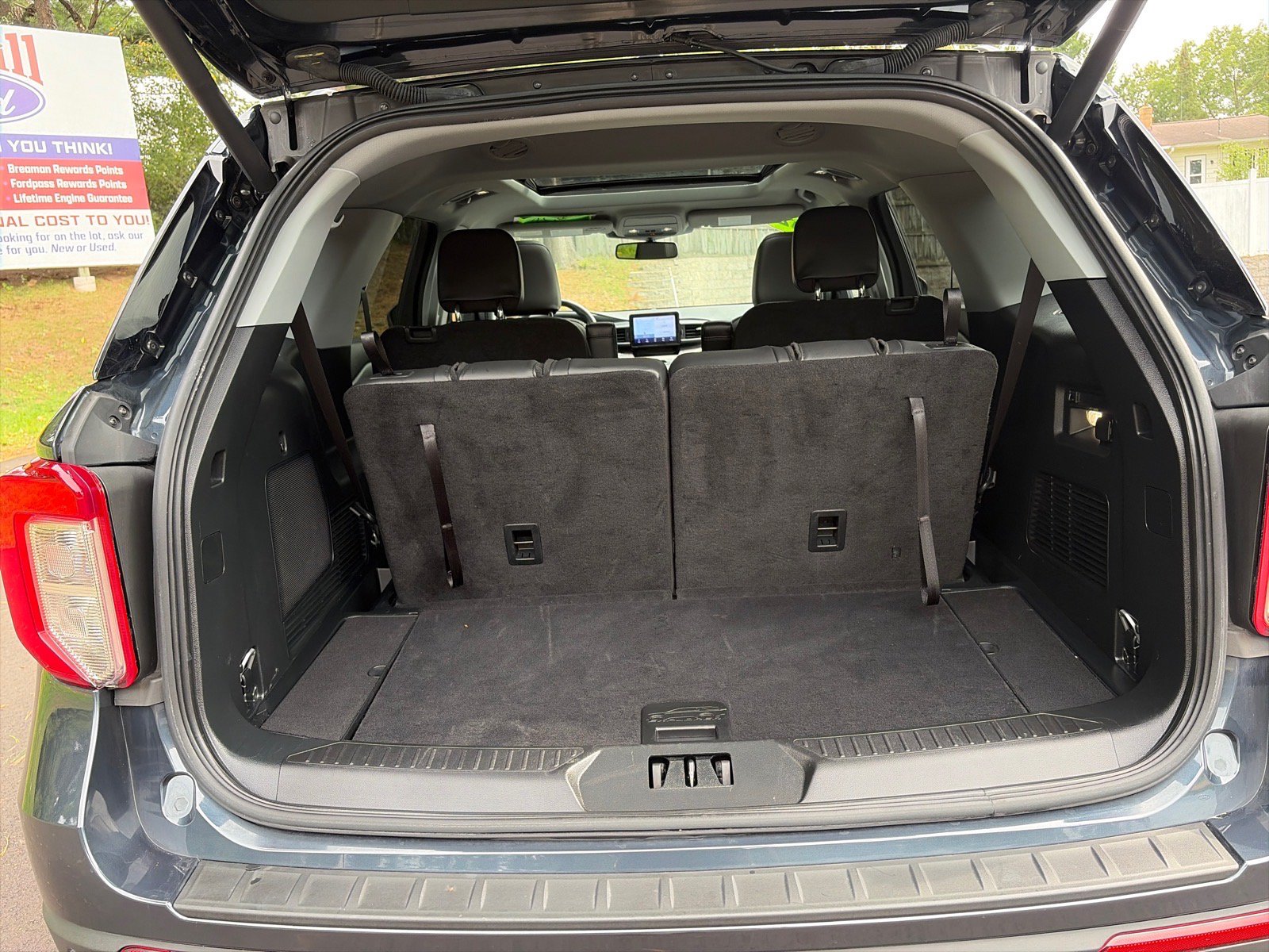 Used 2024 Ford Explorer XLT w/ Equipment Group 202A AWD/4WD image 8