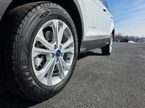 Certified 2019 Ford Escape SE image 21