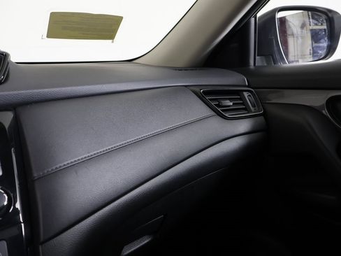 Used 2019 Nissan Rogue SV w/ Premium Package image 7