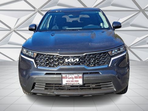 Used 2023 Kia Sorento LX image 3