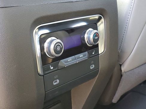 Certified 2024 GMC Yukon SLT w/ SLT Luxury Package image 32