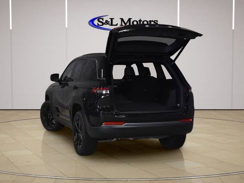 New 2026 Jeep Grand Cherokee Limited w/ Limited Altitude Package AWD/4WD image 9