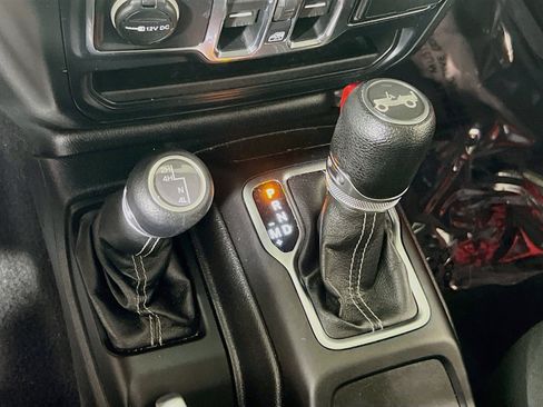Used 2018 Jeep Wrangler Unlimited Sahara w/ Dual Top Group AWD/4WD image 16