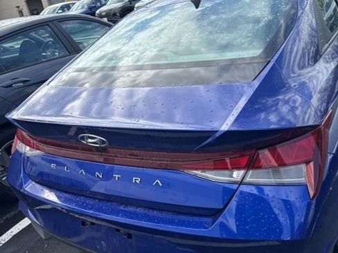 Used 2023 Hyundai Elantra SEL w/ Convenience Package FWD image 4