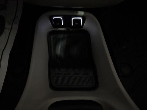 Used 2017 Chrysler Pacifica Platinum image 15