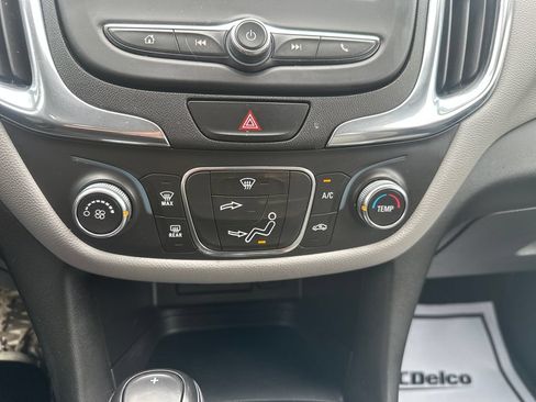 Used 2020 Chevrolet Equinox LS w/ LS Convenience Package AWD/4WD image 17