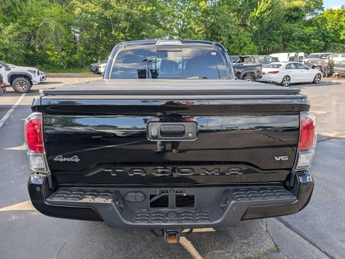 Certified 2022 Toyota Tacoma Limited AWD/4WD image 6