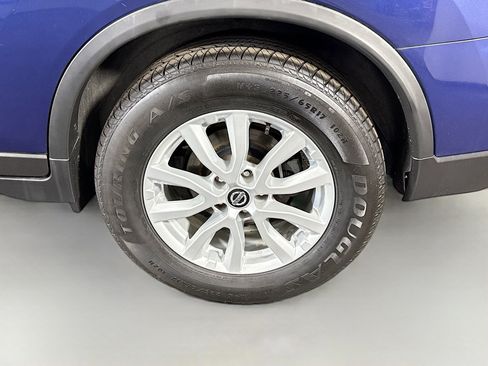 Used 2018 Nissan Rogue SV image 37