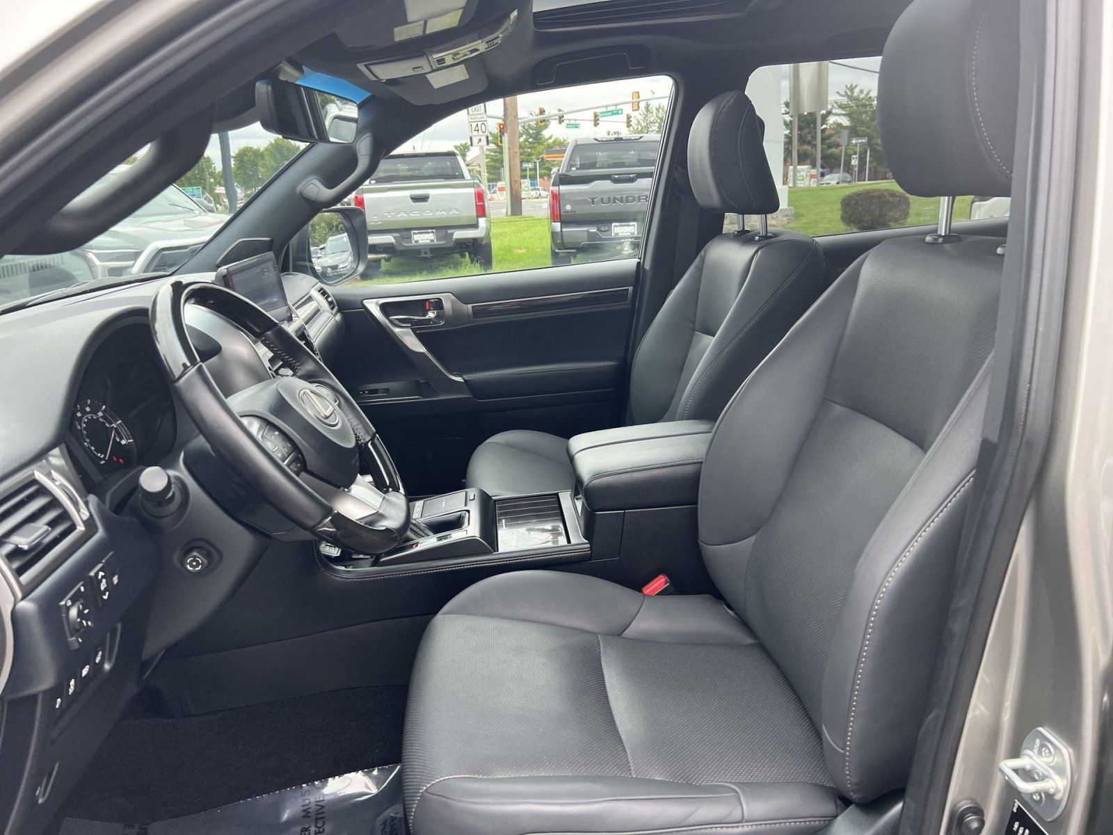 Used 2023 Lexus GX 460 Premium w/ Premium Package AWD/4WD image 13