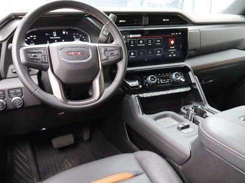 Used 2025 GMC Sierra 2500 AT4 w/ AT4 Premium Plus Package AWD/4WD image 5