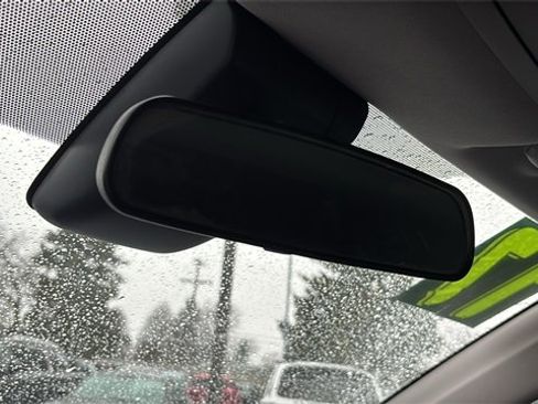 Used 2017 Toyota Highlander LE w/ Carpet Mat Package image 27