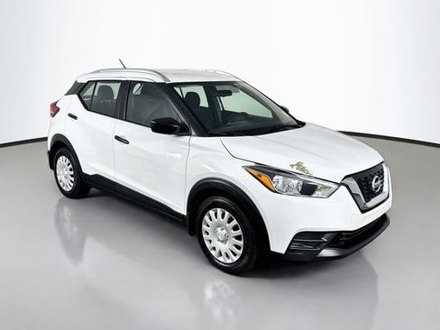 Used 2018 Nissan Kicks S FWD image 3