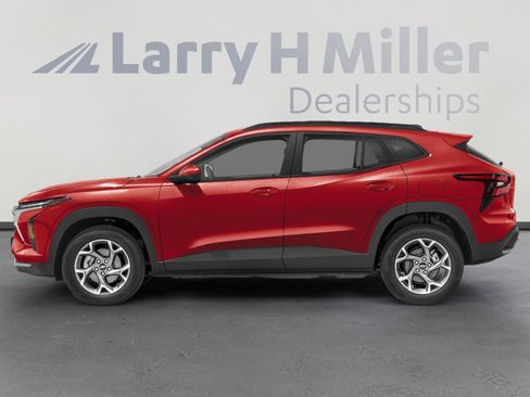 New 2026 Chevrolet Trax LT w/ Midnight Edition image 3