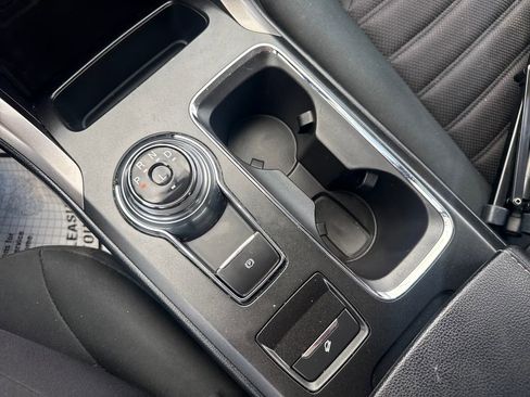 Used 2017 Ford Fusion SE w/ Fusion SE Technology Package FWD image 30