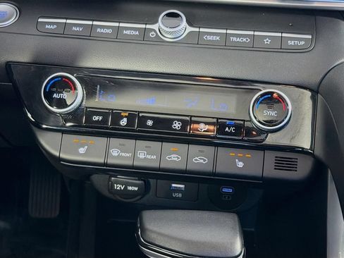 Used 2025 Hyundai Elantra SEL FWD image 16