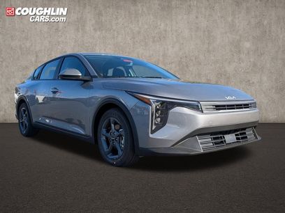 New 2025 Kia K4 LXS