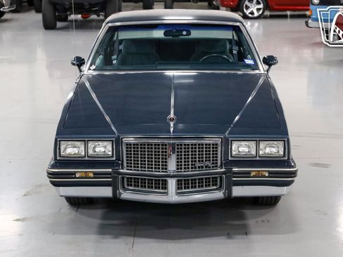 Used 1987 Pontiac Grand Prix LE image 3