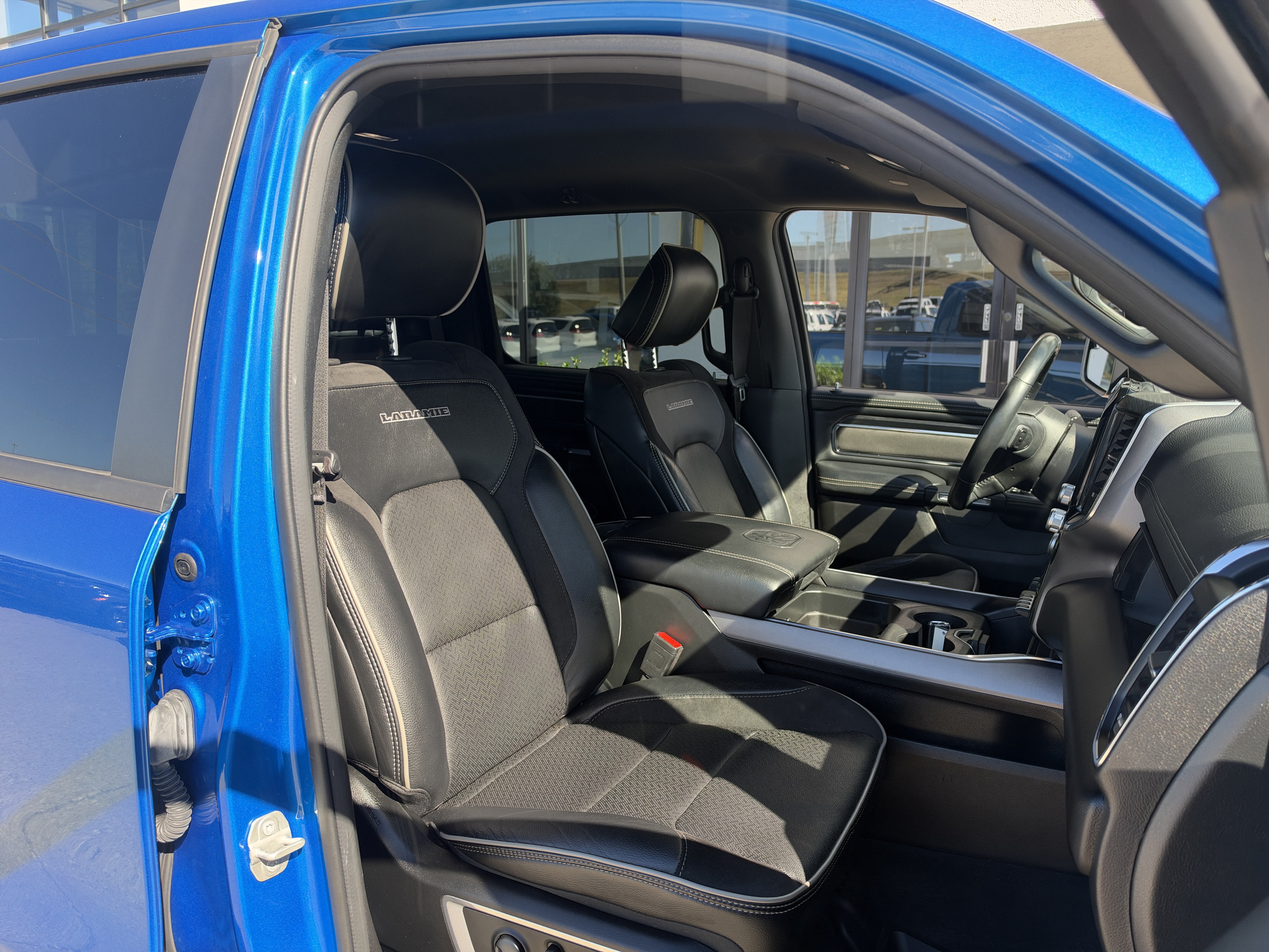 Used 2024 RAM 1500 Laramie AWD/4WD image 23