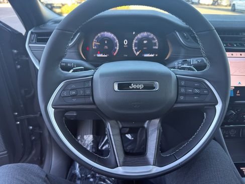 New 2025 Jeep Grand Cherokee Limited w/ Luxury Tech Group II image 9