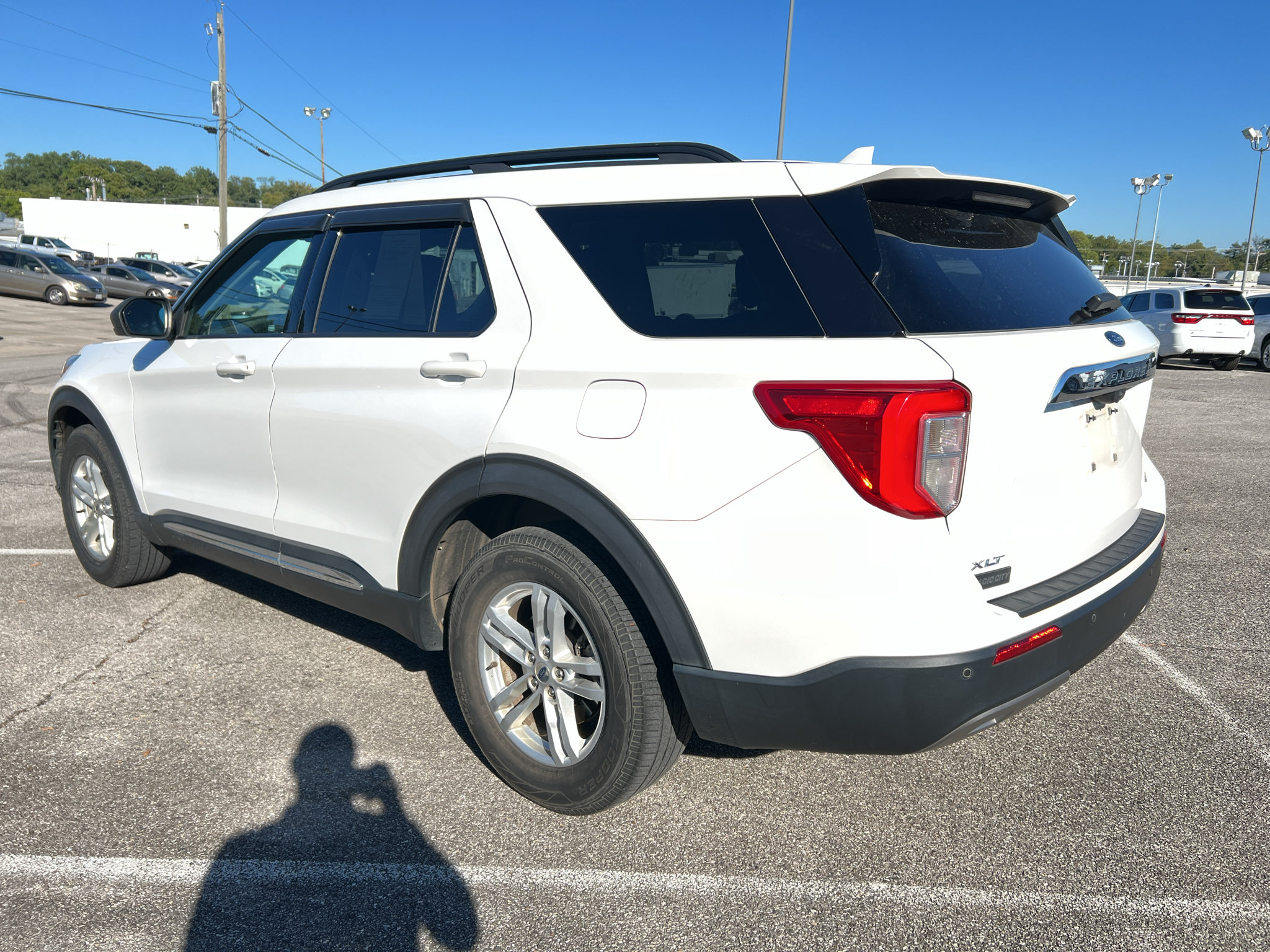 Used 2020 Ford Explorer XLT w/ Equipment Group 202A AWD/4WD image 5