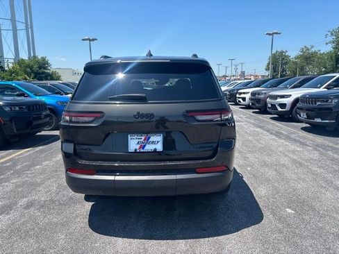 Used 2024 Jeep Grand Cherokee L Limited w/ Black Appearance Package AWD/4WD image 11