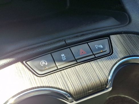 Certified 2023 GMC Acadia SLT w/ Technology Package AWD/4WD image 27