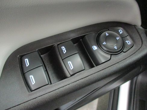 Used 2021 Chevrolet Equinox LT w/ Driver Convenience Package image 15