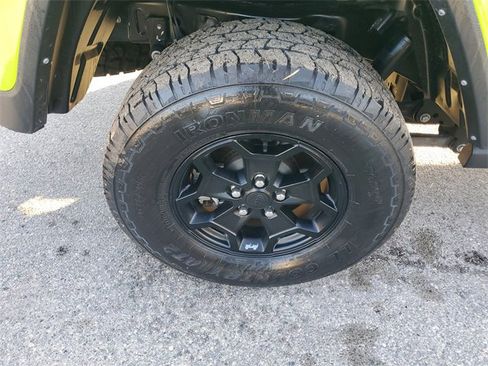 Used 2021 Jeep Gladiator Willys image 7