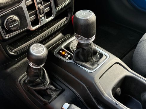 Used 2025 Jeep Gladiator Sport AWD/4WD image 20
