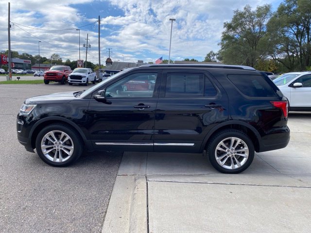 Used 2018 Ford Explorer XLT w/ Equipment Group 202A AWD/4WD image 11
