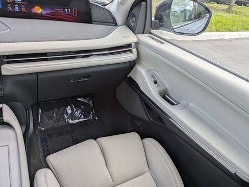 New 2026 Lincoln Navigator Reserve AWD/4WD image 17