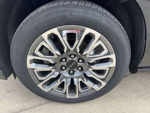 Used 2023 GMC Yukon XL Denali Ultimate image 25