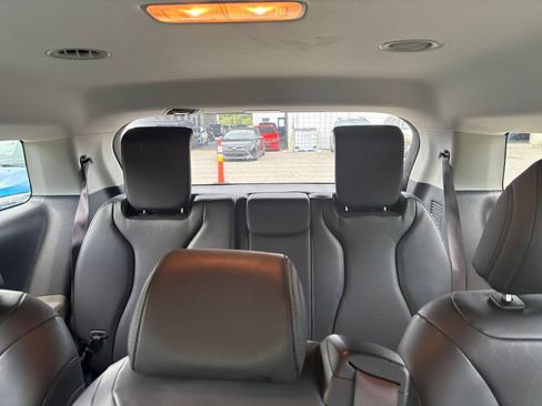 Used 2026 Kia Carnival FWD image 31