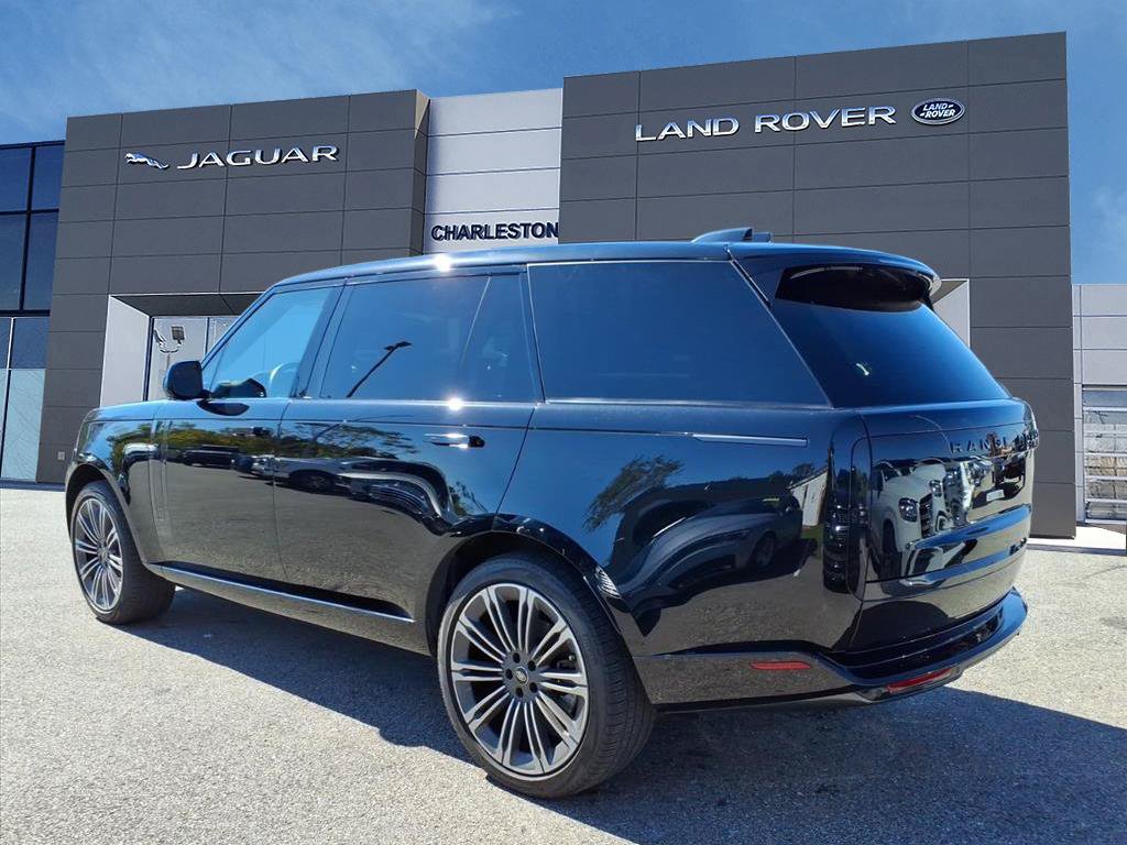 Used 2024 Land Rover Range Rover Long Wheelbase SE AWD/4WD image 3