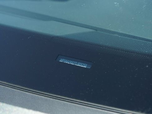 Certified 2026 Porsche Macan AWD/4WD image 31