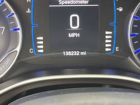 Used 2017 Chrysler Pacifica Touring FWD image 15