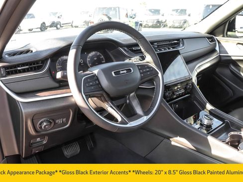 New 2025 Jeep Grand Cherokee Limited w/ Black Appearance Package image 4
