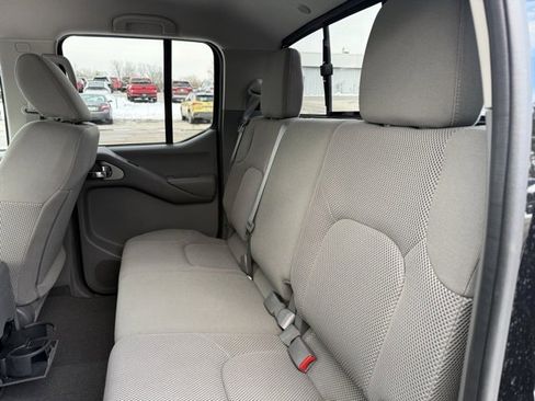 Used 2021 Nissan Frontier SV w/ Midnight Edition Floor Mats image 7