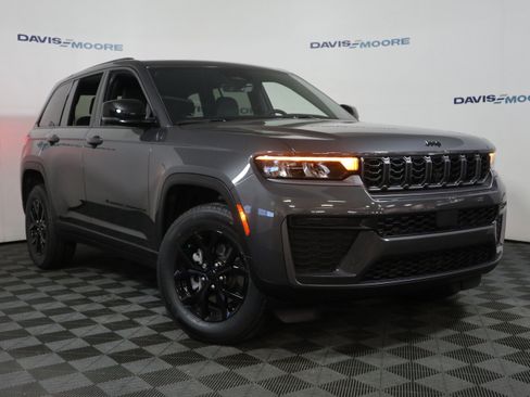 New 2026 Jeep Grand Cherokee Altitude AWD/4WD image 2