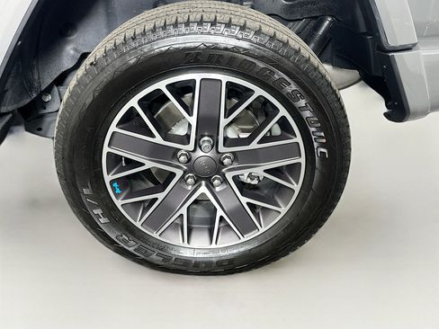 Used 2023 Jeep Wrangler Unlimited Sahara AWD/4WD image 11