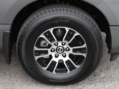 Used 2021 Nissan Titan SV w/ SV Convenience Package image 43