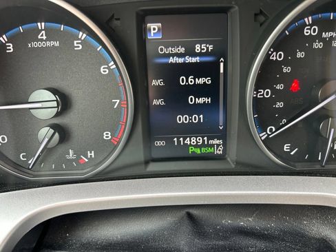 Used 2018 Toyota RAV4 XLE AWD/4WD image 17