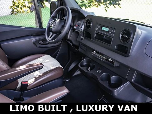 Used 2023 Mercedes-Benz Sprinter 2500 image 12