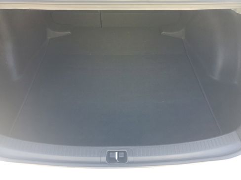 Used 2025 Toyota Corolla LE image 9