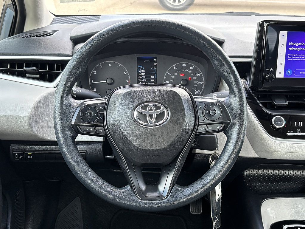 Used 2025 Toyota Corolla LE FWD image 15