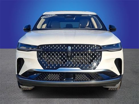 Used 2025 Lincoln Nautilus Premier w/ Equipment Group 102A image 2