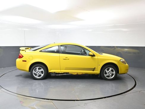 Used 2008 Pontiac G5 FWD image 2