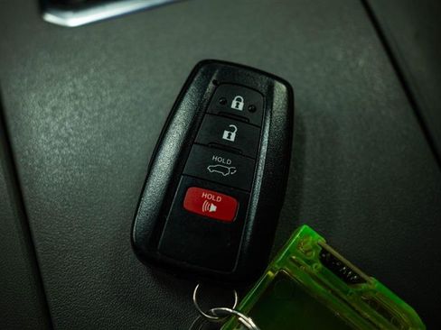 Used 2022 Toyota Highlander Limited image 25