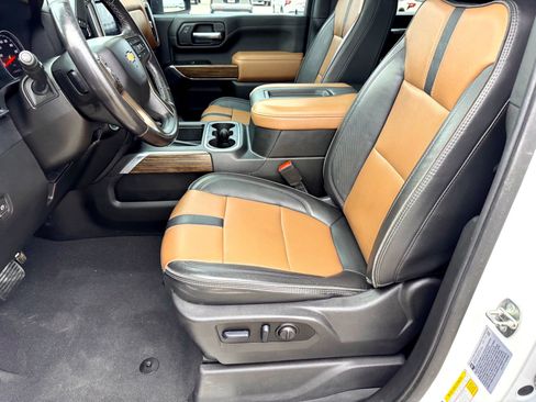 Used 2022 Chevrolet Silverado 2500 High Country w/ Z71 Off-Road Package image 12