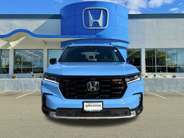Used 2025 Honda Pilot TrailSport image 6